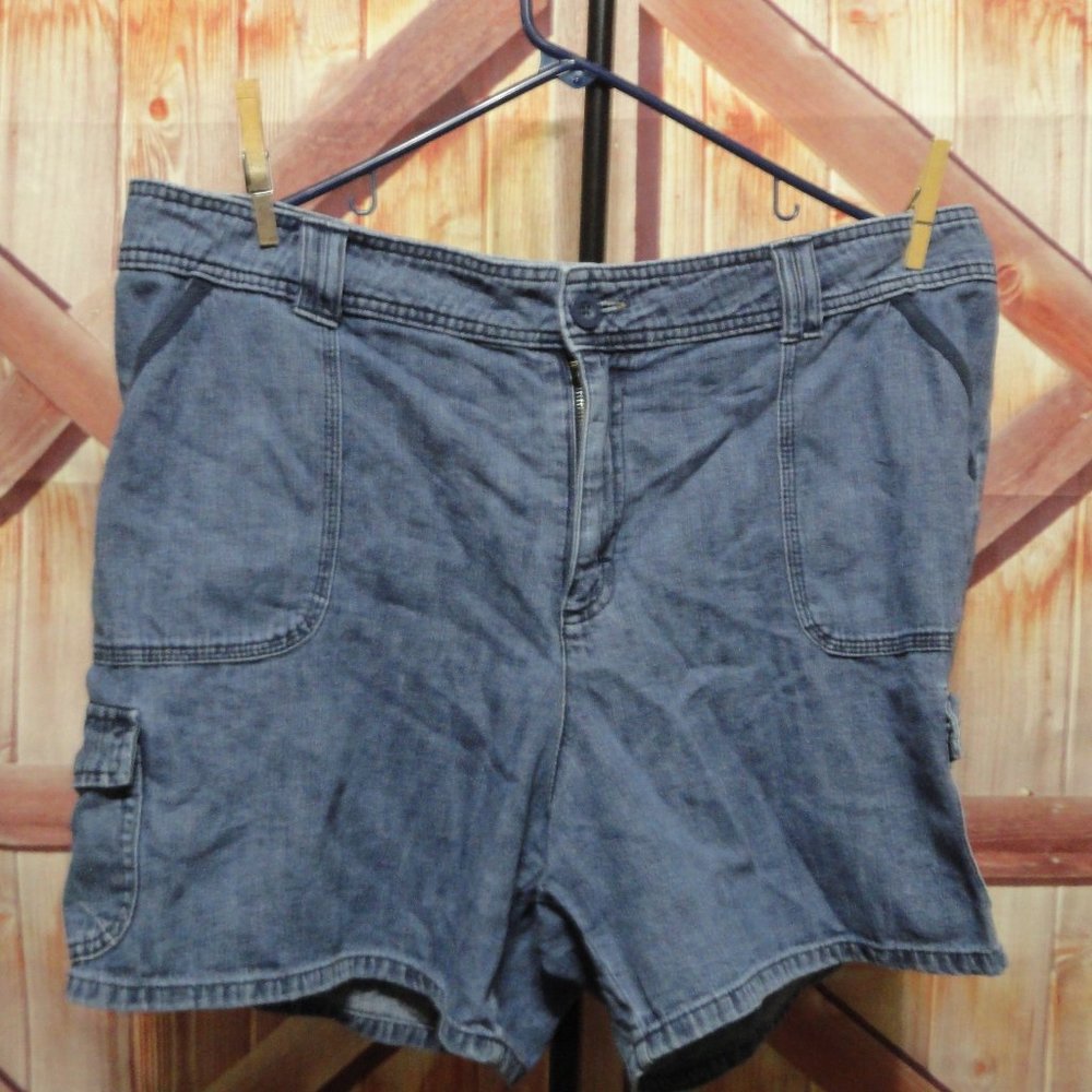 Lee ladies cargo style denim shorts~gently worn~EUC~16~